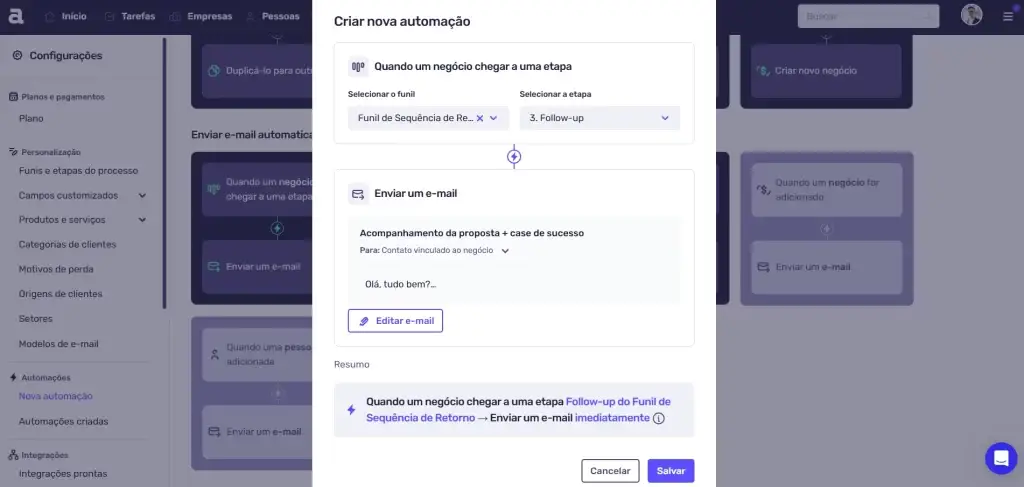 Imagem mostrando a interface de uma ferramenta de automação, onde é possível criar um fluxo de e-mails automatizados relacionados a etapas de negócios.